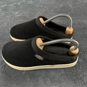 Keen Black and Tan Flats